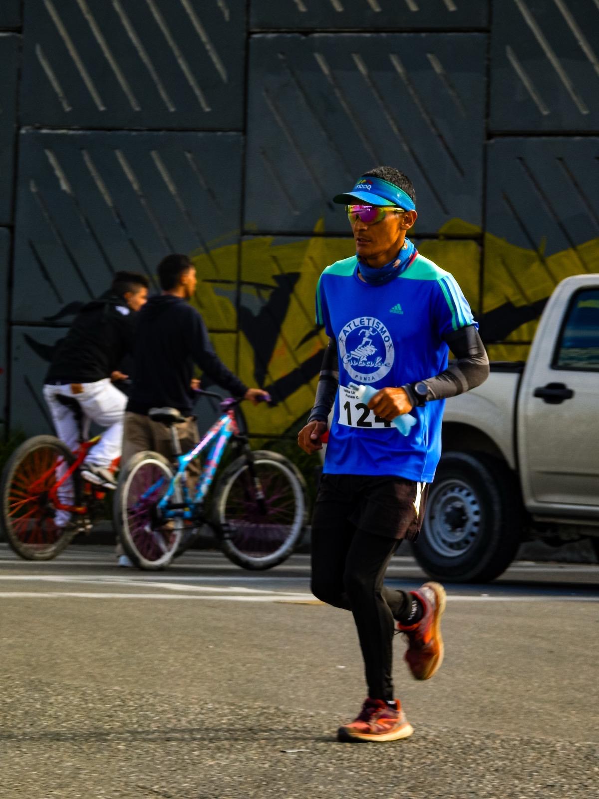 Público animando a los participantes